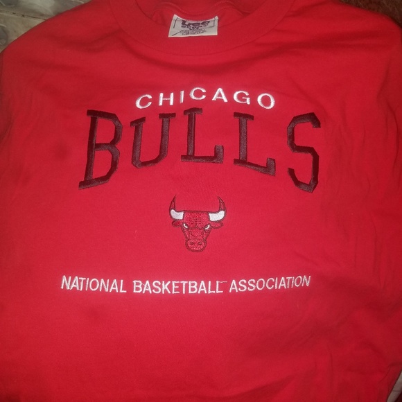 Vintage Mid 90s Chicago Bulls Embroidered shirt - Picture 1 of 6